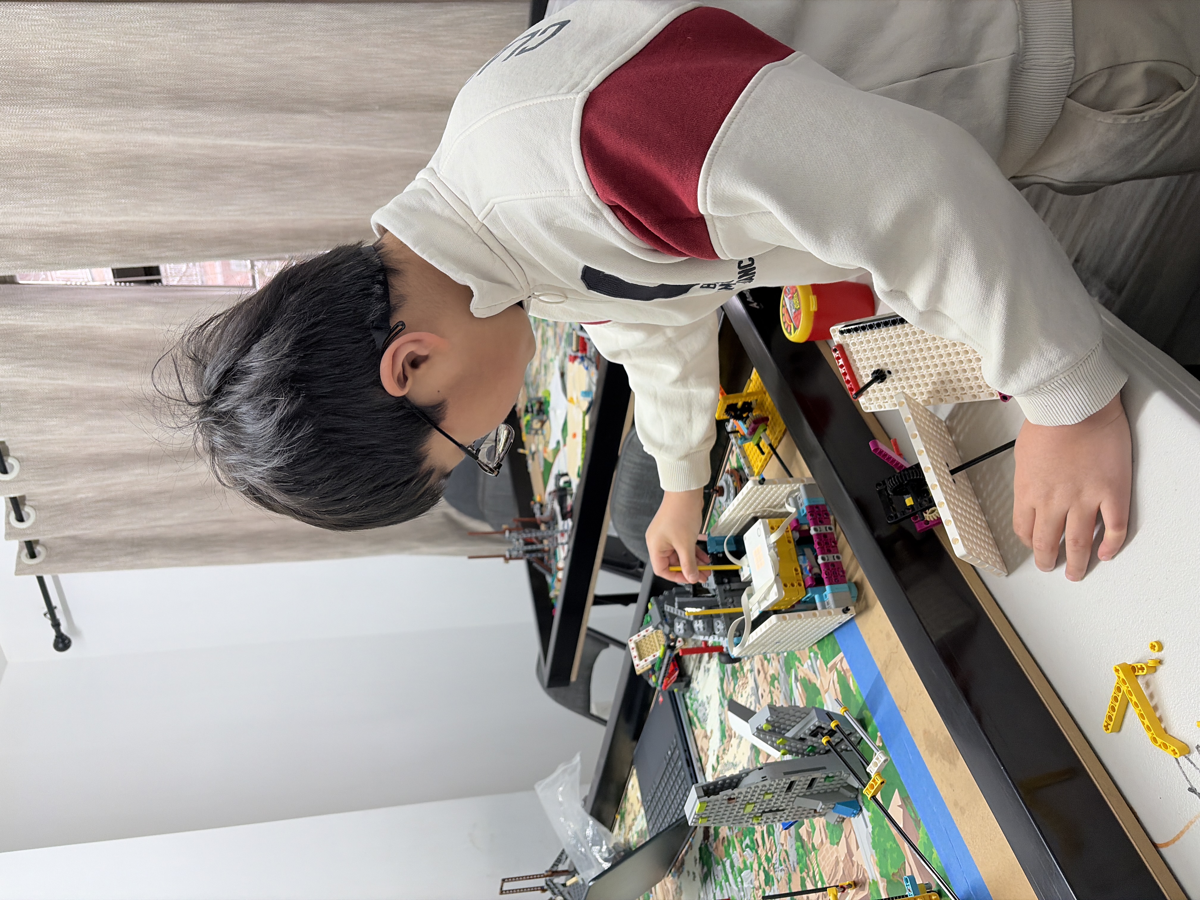 AI Future students collaborating on a robot